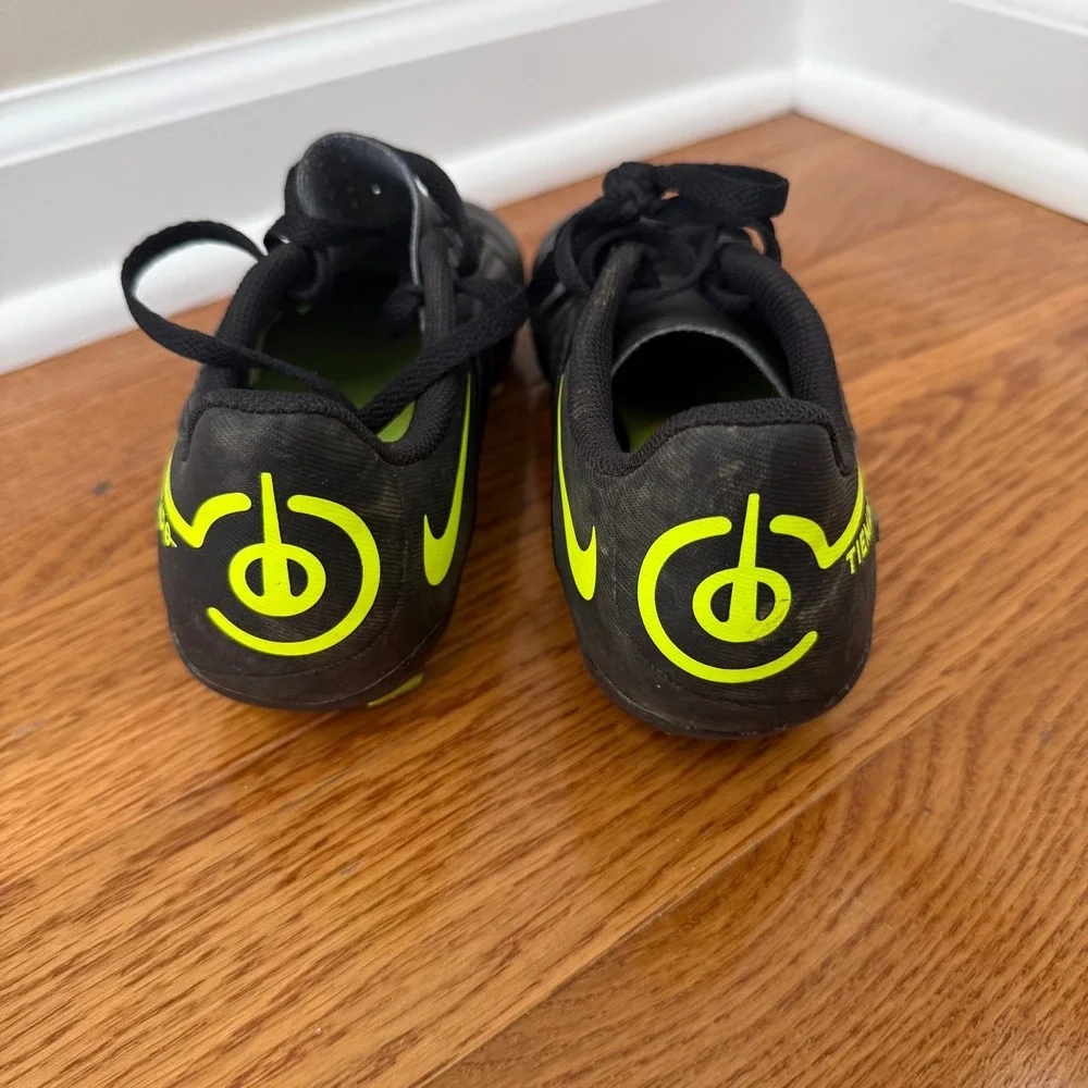 Nike Tiempo Legend 9 Club FG/MG Soccer Cleats Black Volt DA1331-070 Kids 1.5Y